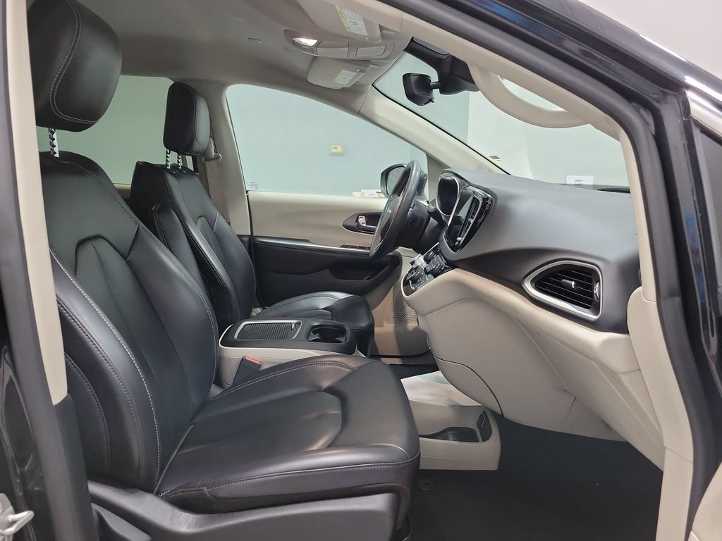 Certified 2023 Chrysler Pacifica Touring-L FWD image 20