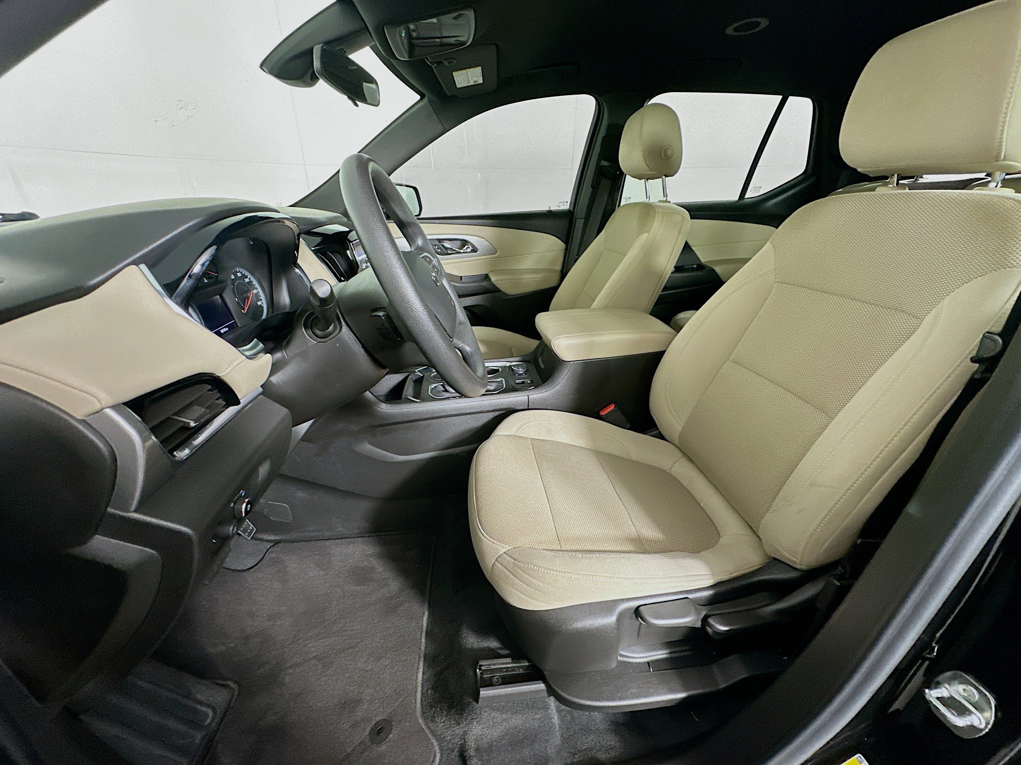 Used 2022 Chevrolet Traverse LS w/ Midnight/Sport Edition FWD image 13
