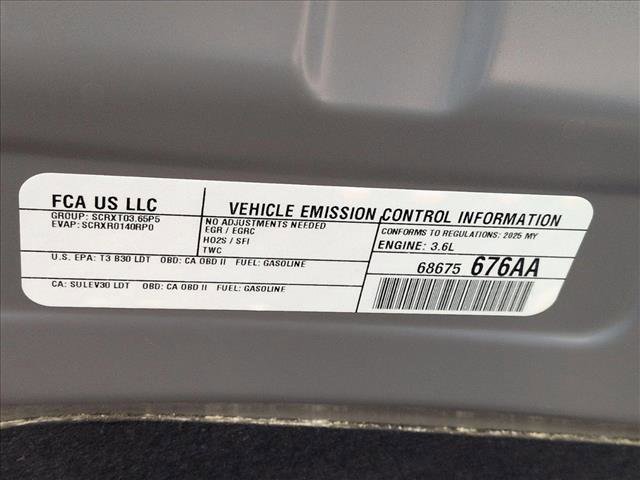 Used 2025 Chrysler Pacifica Select image 25