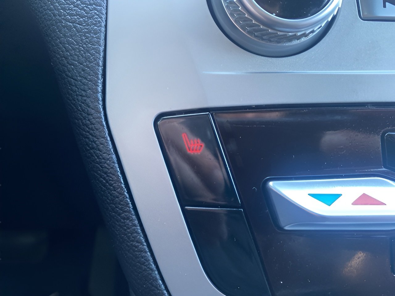 Used 2022 Ford Explorer XLT image 50