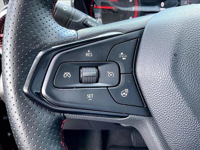 Used 2025 Chevrolet Trax RS FWD image 19