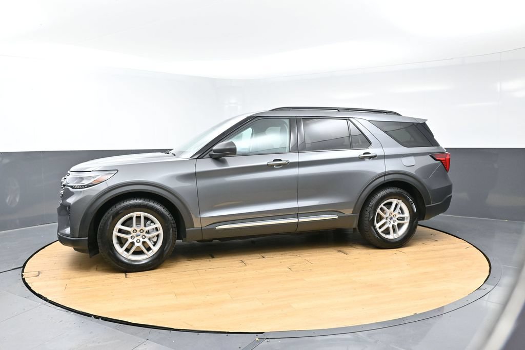 Used 2025 Ford Explorer Active RWD image 9
