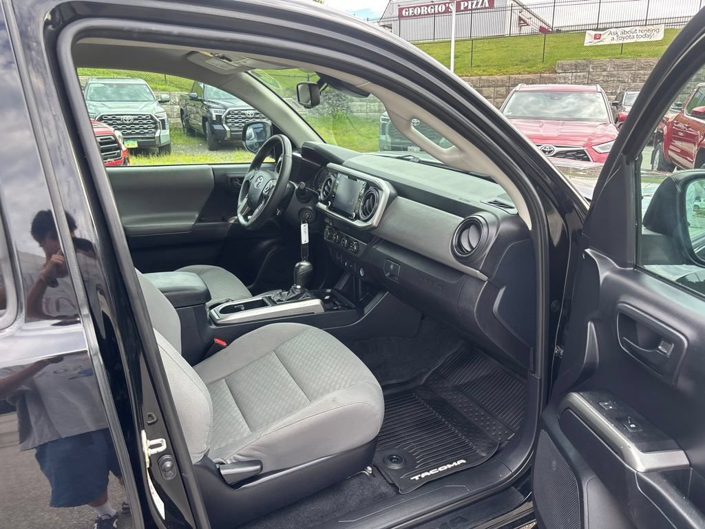 Used 2020 Toyota Tacoma SR5 AWD/4WD image 13