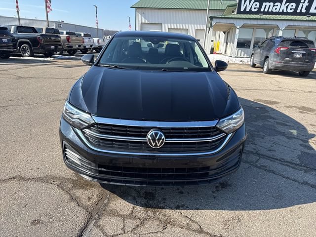 Used 2024 Volkswagen Jetta SE FWD image 3