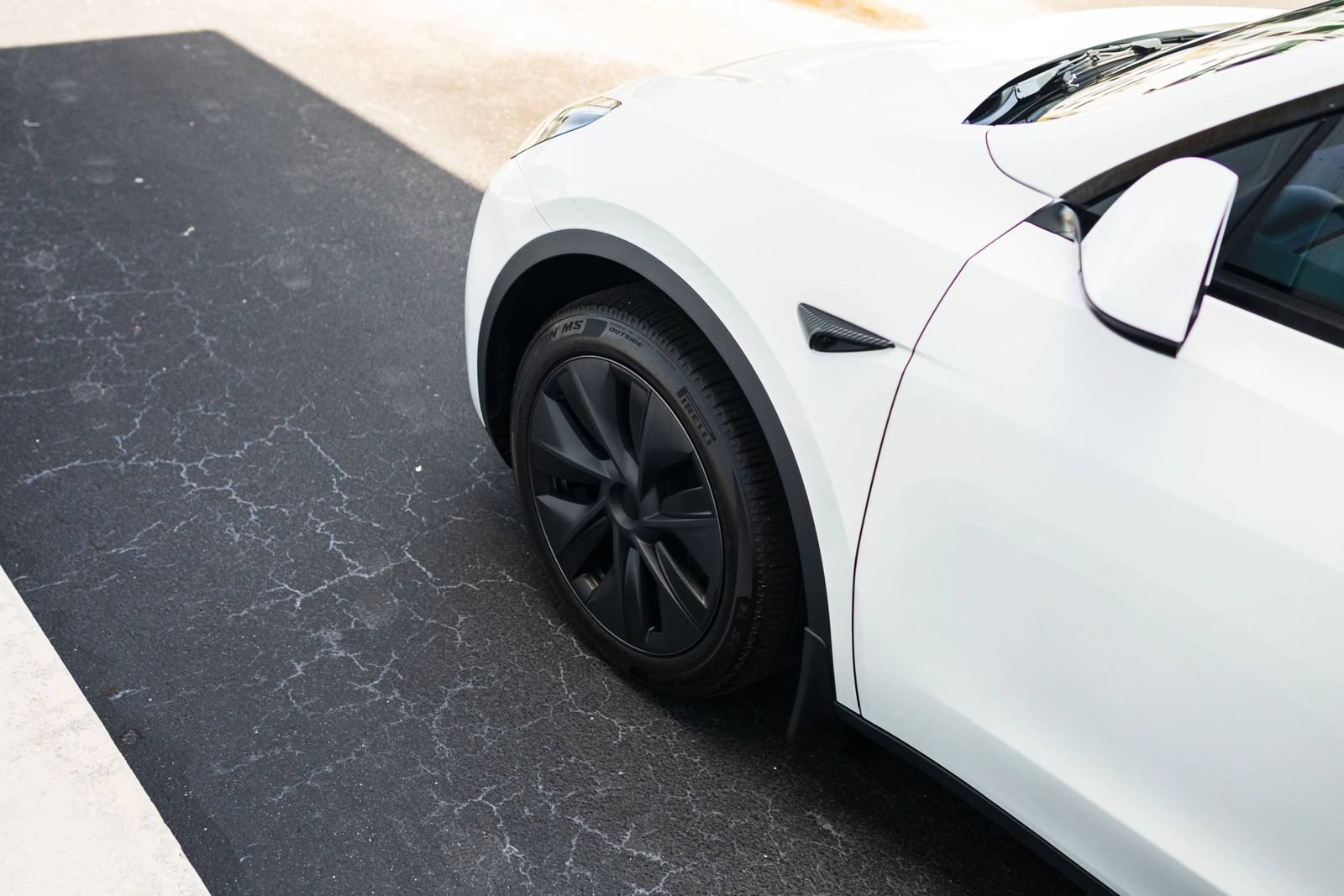 Used 2024 Tesla Model Y 2WD image 12