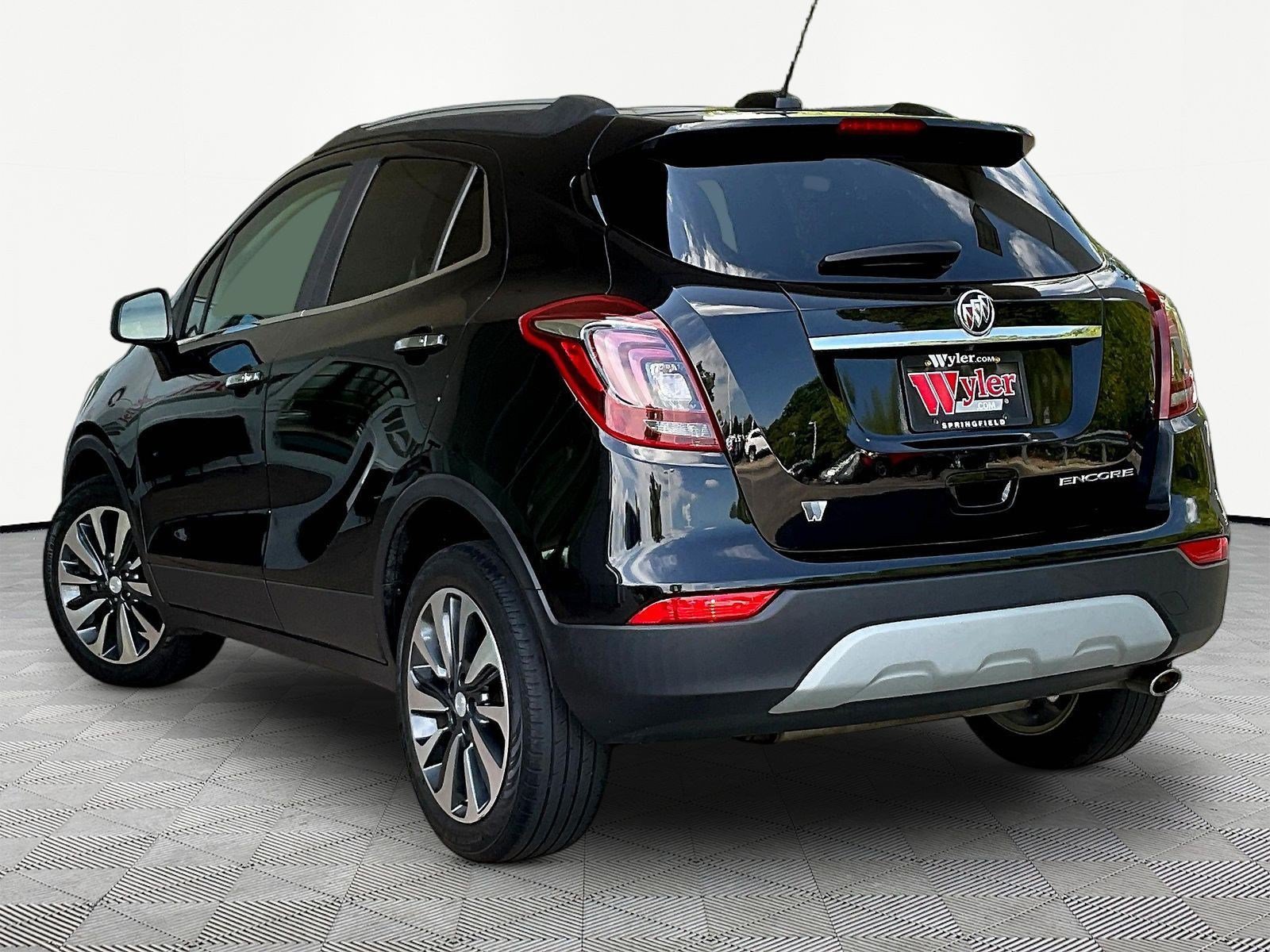 Used 2021 Buick Encore Preferred w/ Safety Package FWD image 4