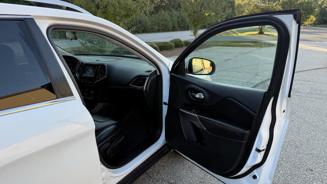 Used 2019 Jeep Cherokee Latitude Plus image 18