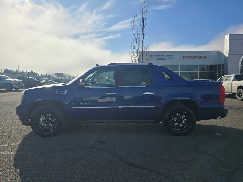 Used 2010 Cadillac Escalade EXT Premium image 2