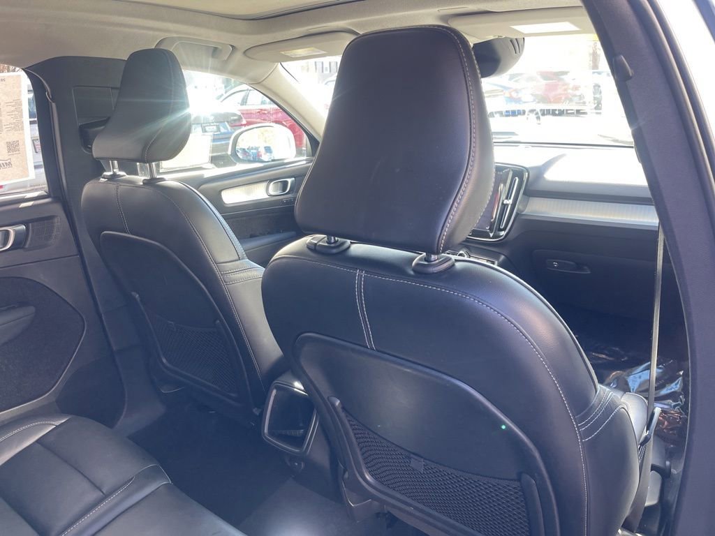 Used 2020 Volvo XC40 T5 Momentum image 21