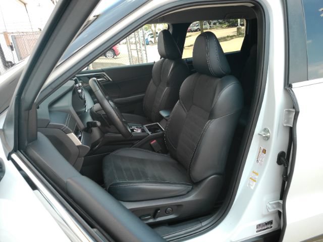 Used 2024 Mitsubishi Outlander FWD image 16