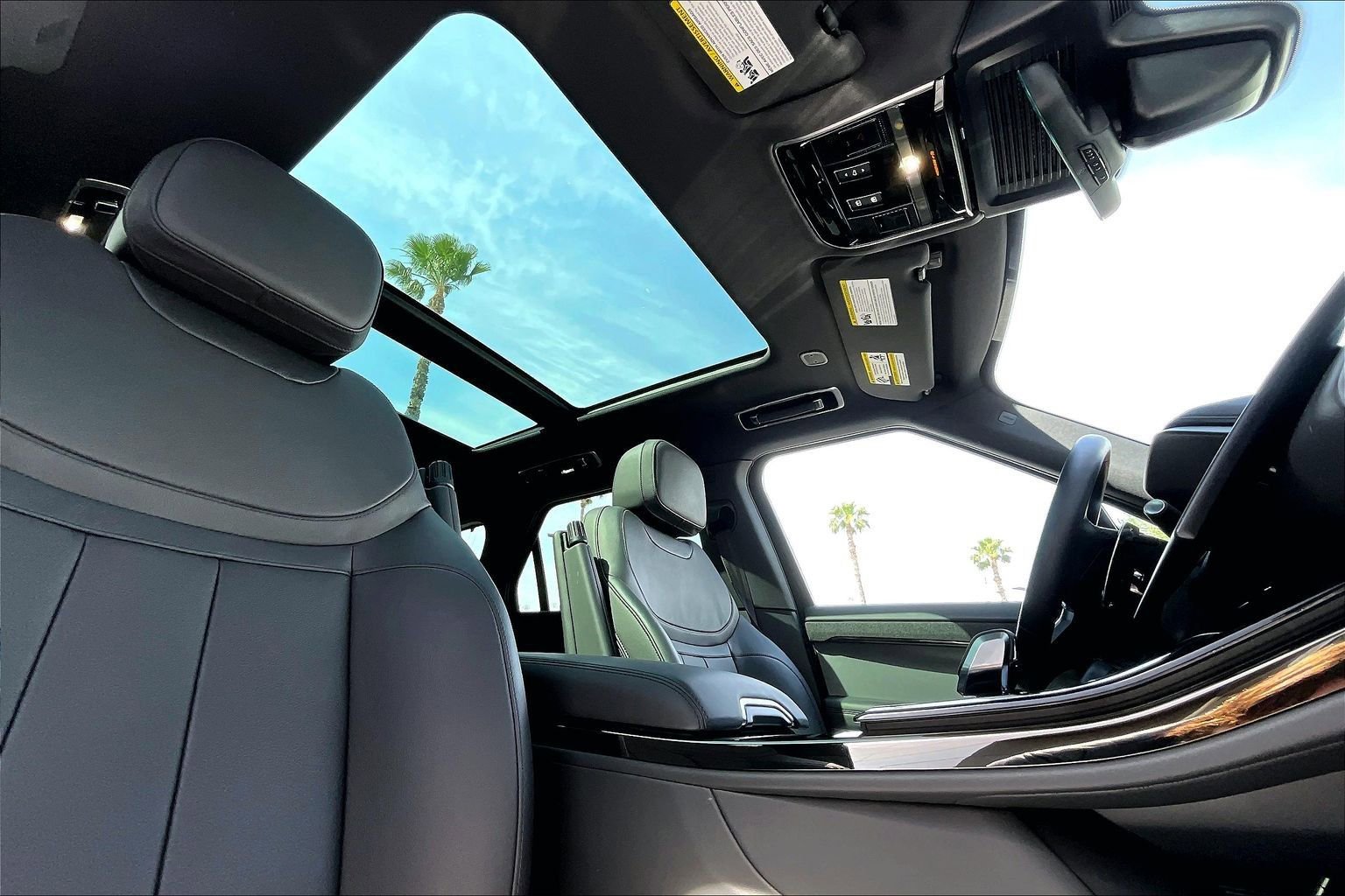 Used 2025 Land Rover Range Rover Sport image 22