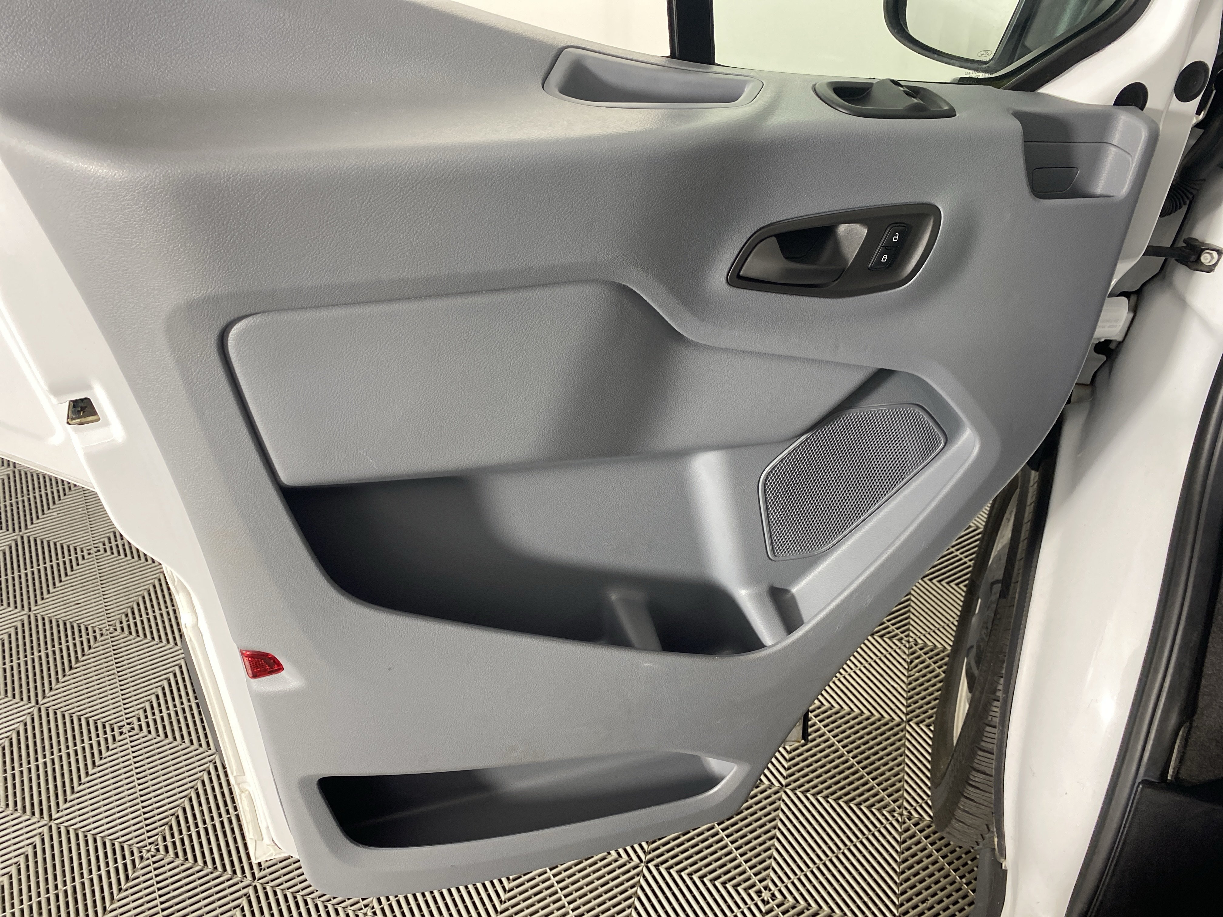 Used 2018 Ford Transit 150 XL RWD image 11