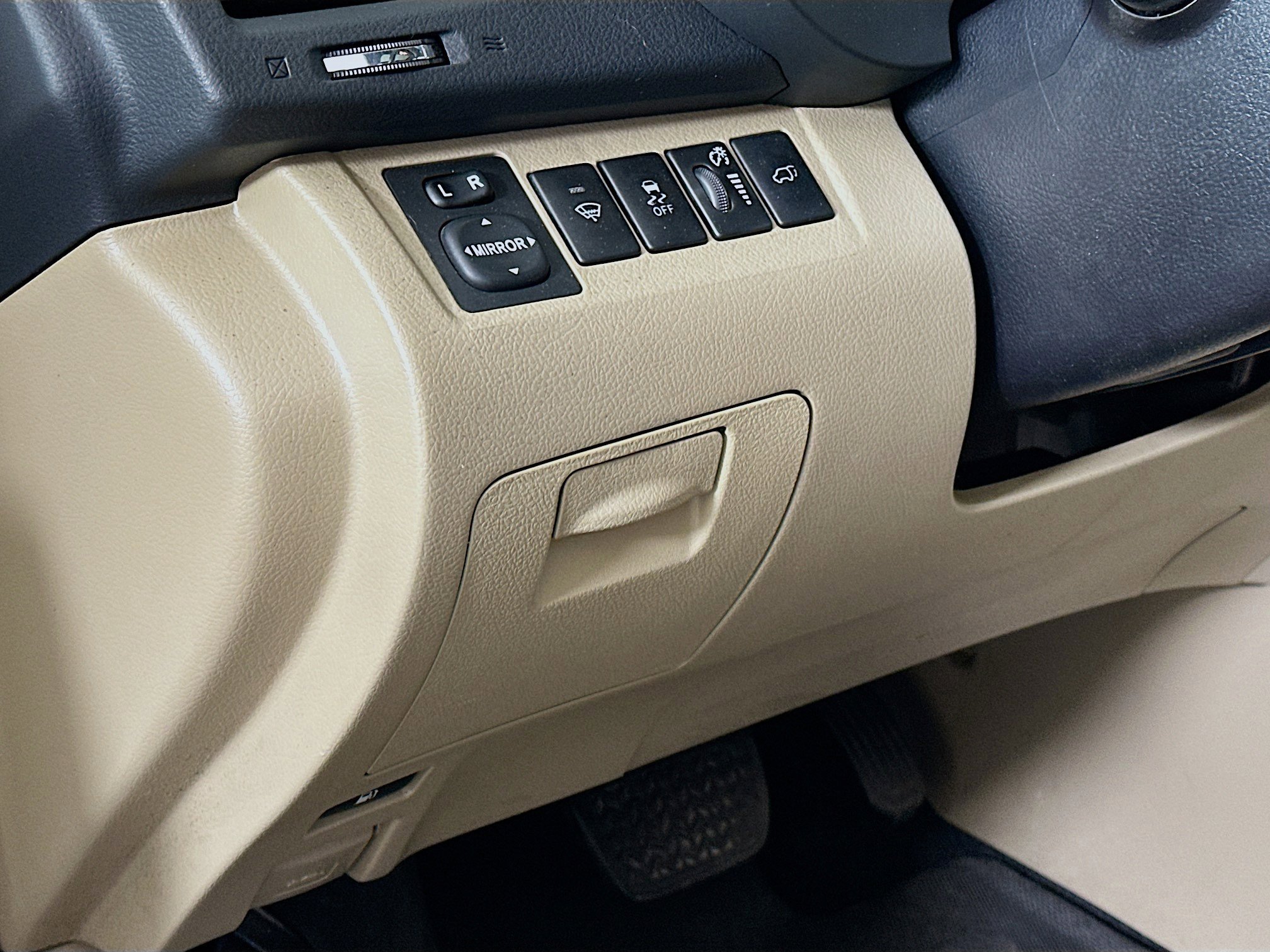 Used 2013 Toyota Highlander Limited AWD/4WD image 16