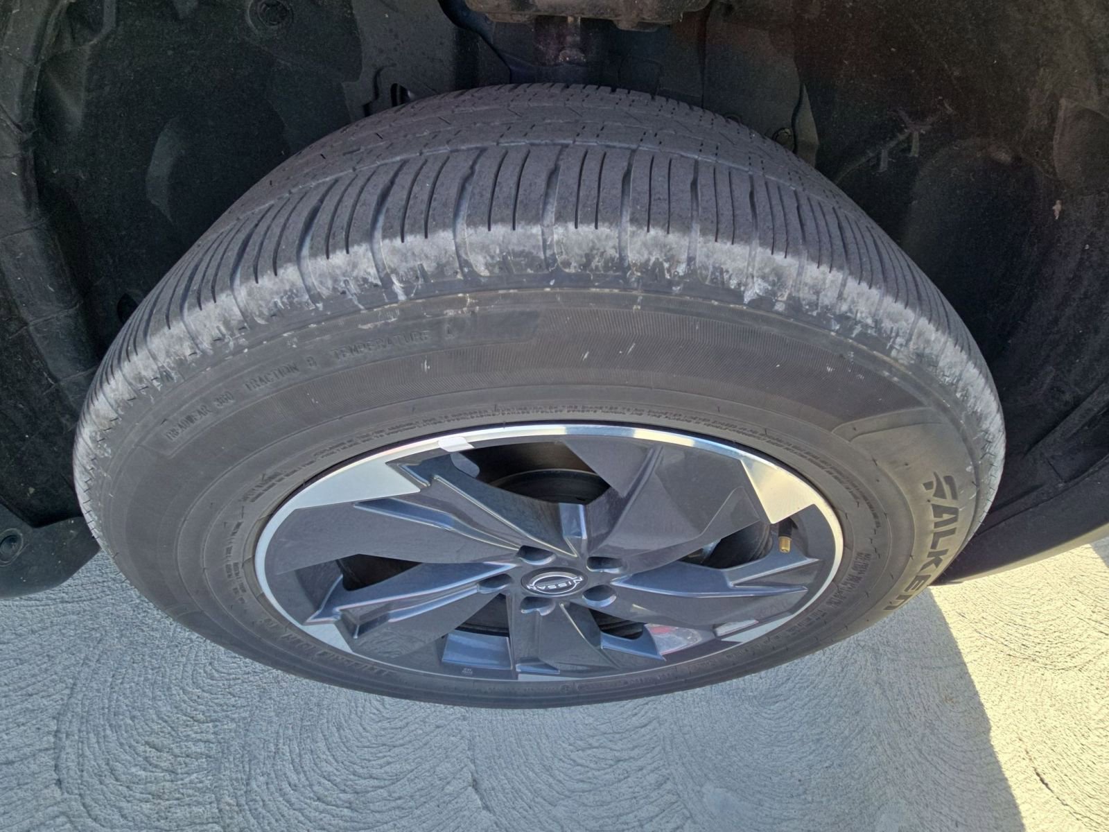 Used 2025 Nissan Rogue SV image 10