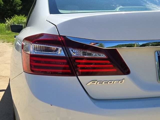 Used 2017 Honda Accord LX image 27