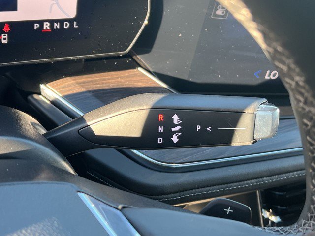 Used 2025 Chevrolet Tahoe Z71 w/ Comfort Package image 16