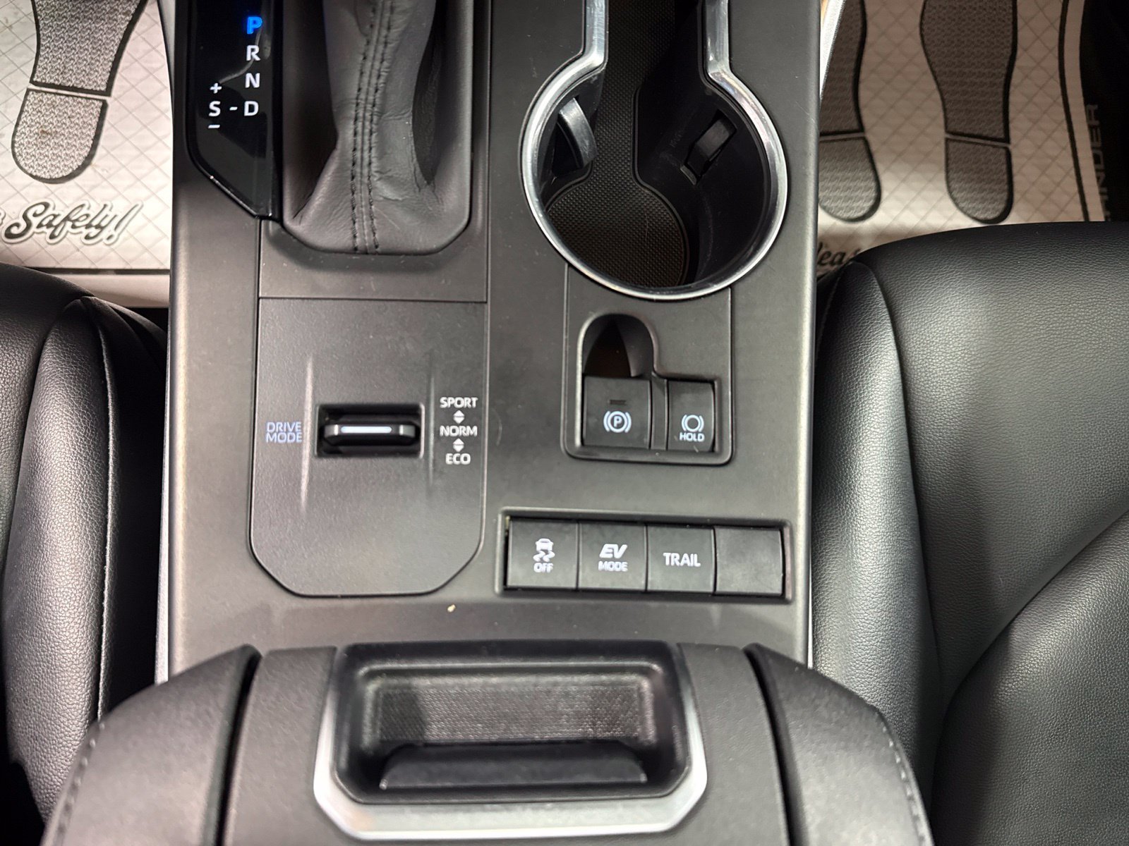 Used 2020 Toyota Highlander XLE AWD/4WD image 41