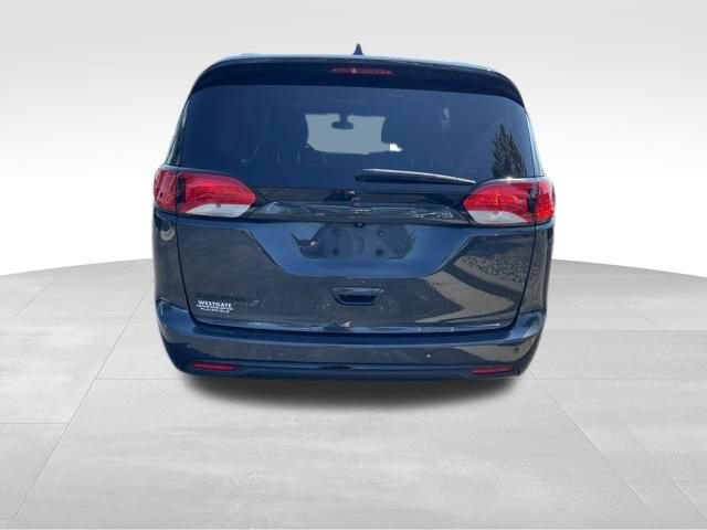 Used 2019 Chrysler Pacifica Touring Plus w/ S Appearance Package FWD image 6