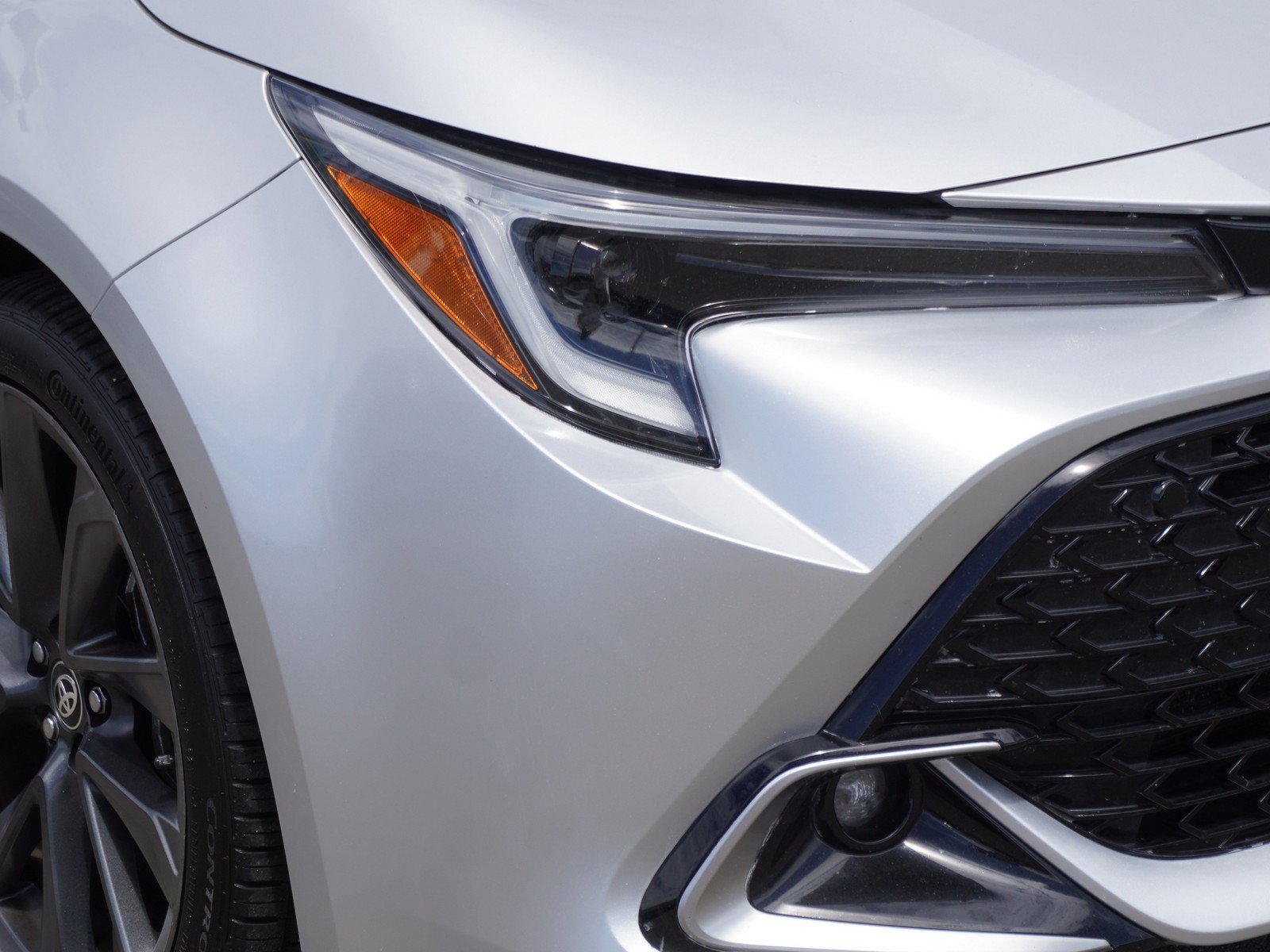 Used 2023 Toyota Corolla XSE FWD image 3