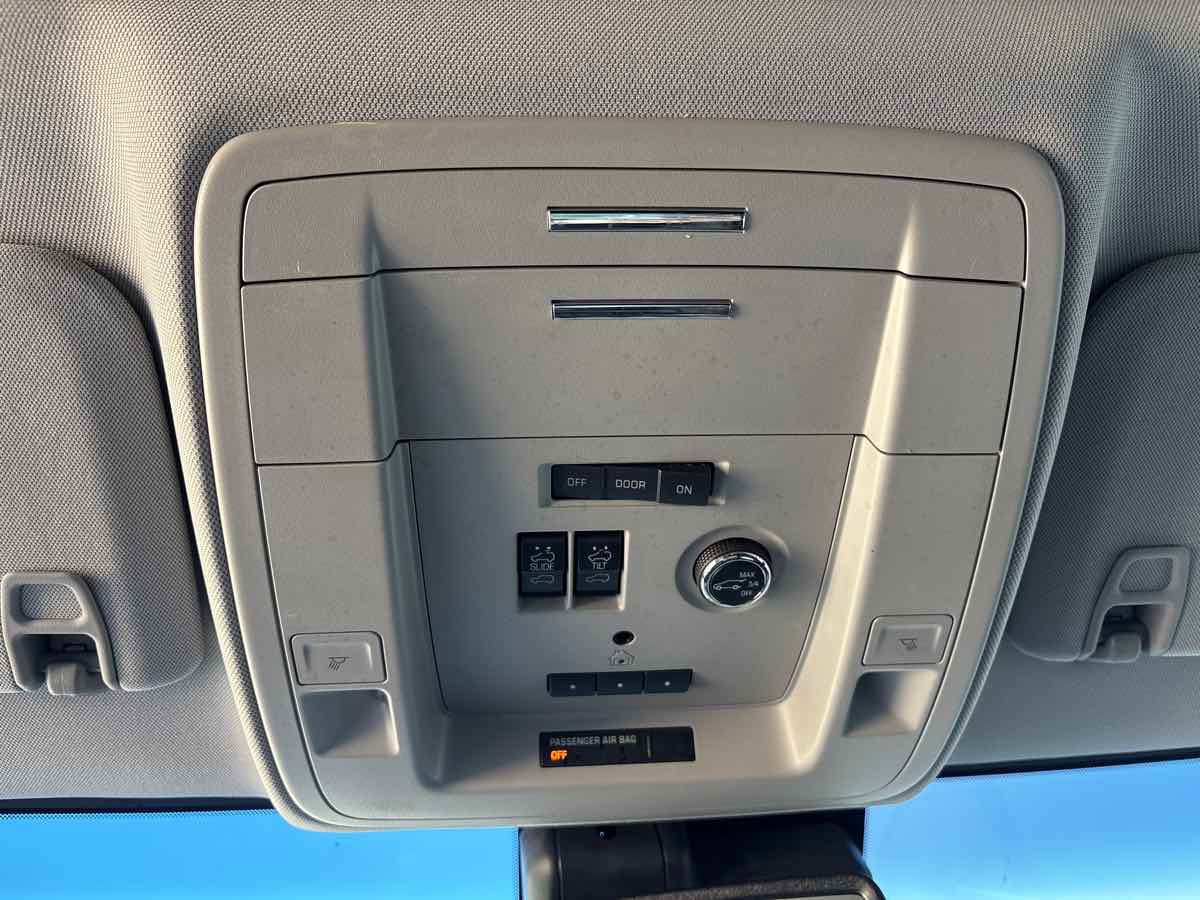 Used 2018 Chevrolet Suburban Premier AWD/4WD image 33