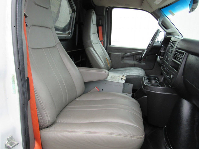 Used 2018 Chevrolet Express 2500 w/ Driver Convenience Package RWD image 14