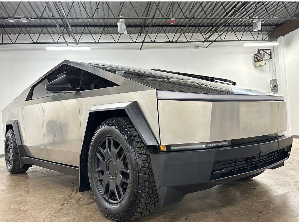 Used 2024 Tesla Cybertruck AWD Crew Cab image 6