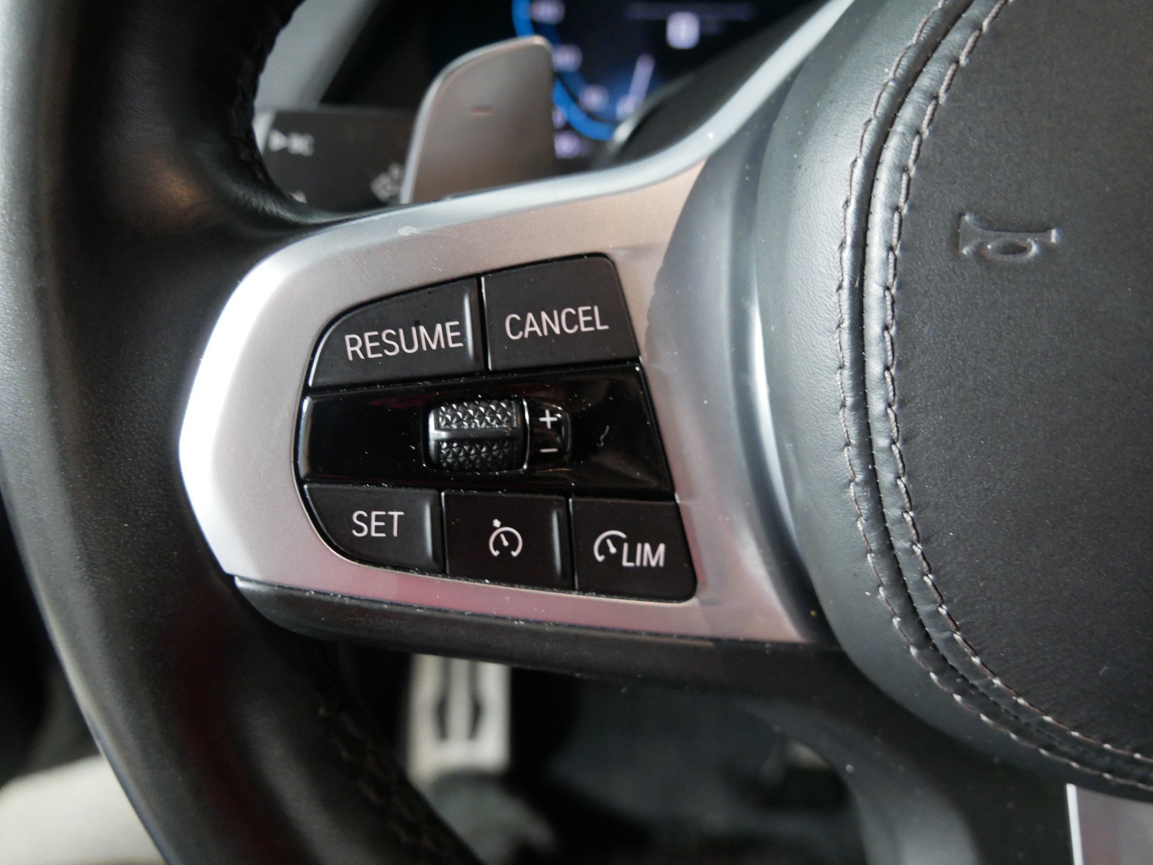 Used 2020 BMW X7 M50i w/ Dynamic Handling Package AWD/4WD image 27