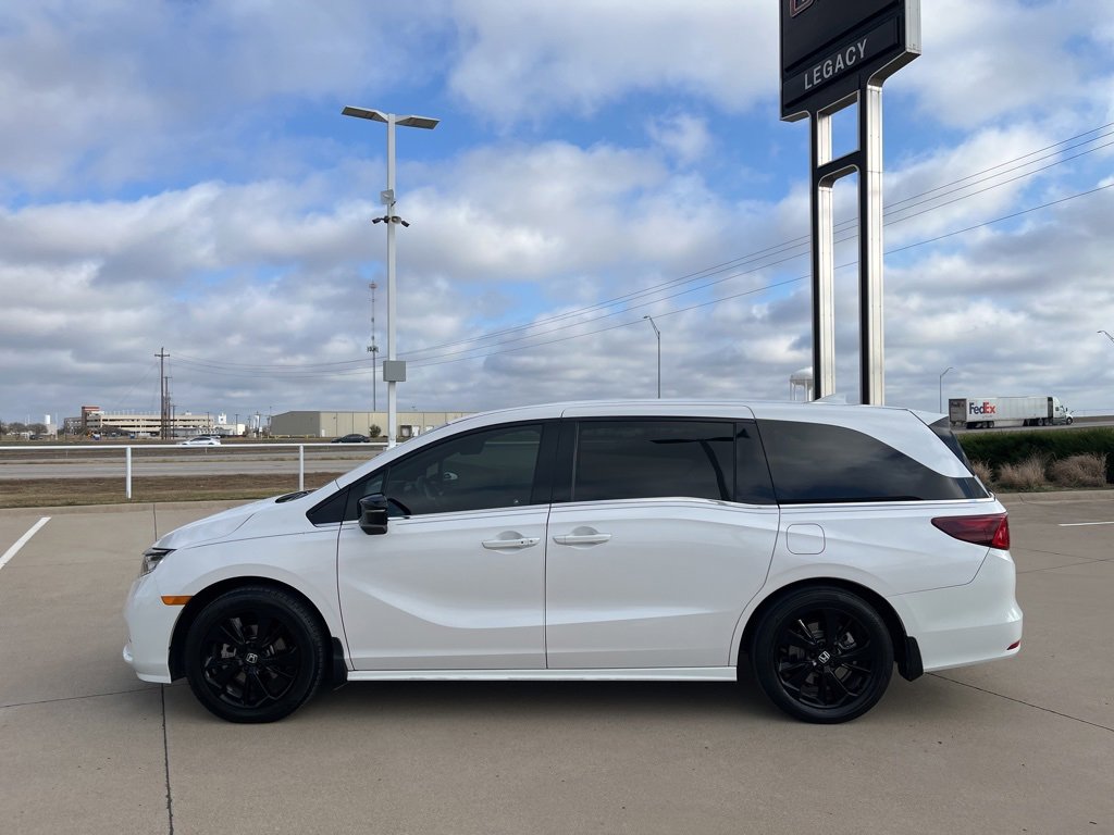 Used 2023 Honda Odyssey Sport image 3