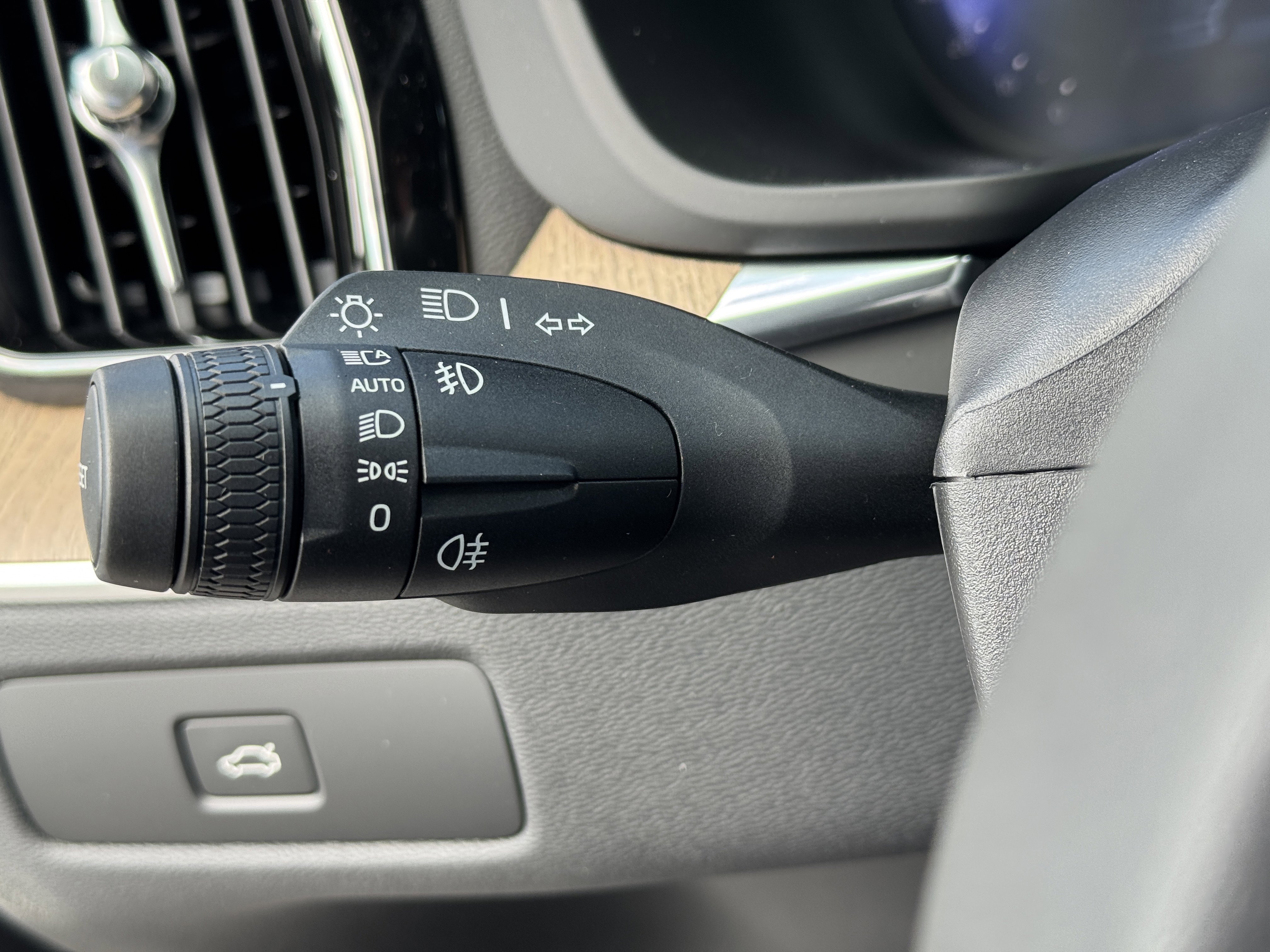 New 2026 Volvo XC60 B5 Core w/ Protection Package image 30