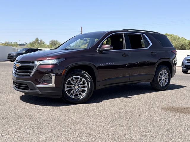 Used 2023 Chevrolet Traverse LT FWD image 2