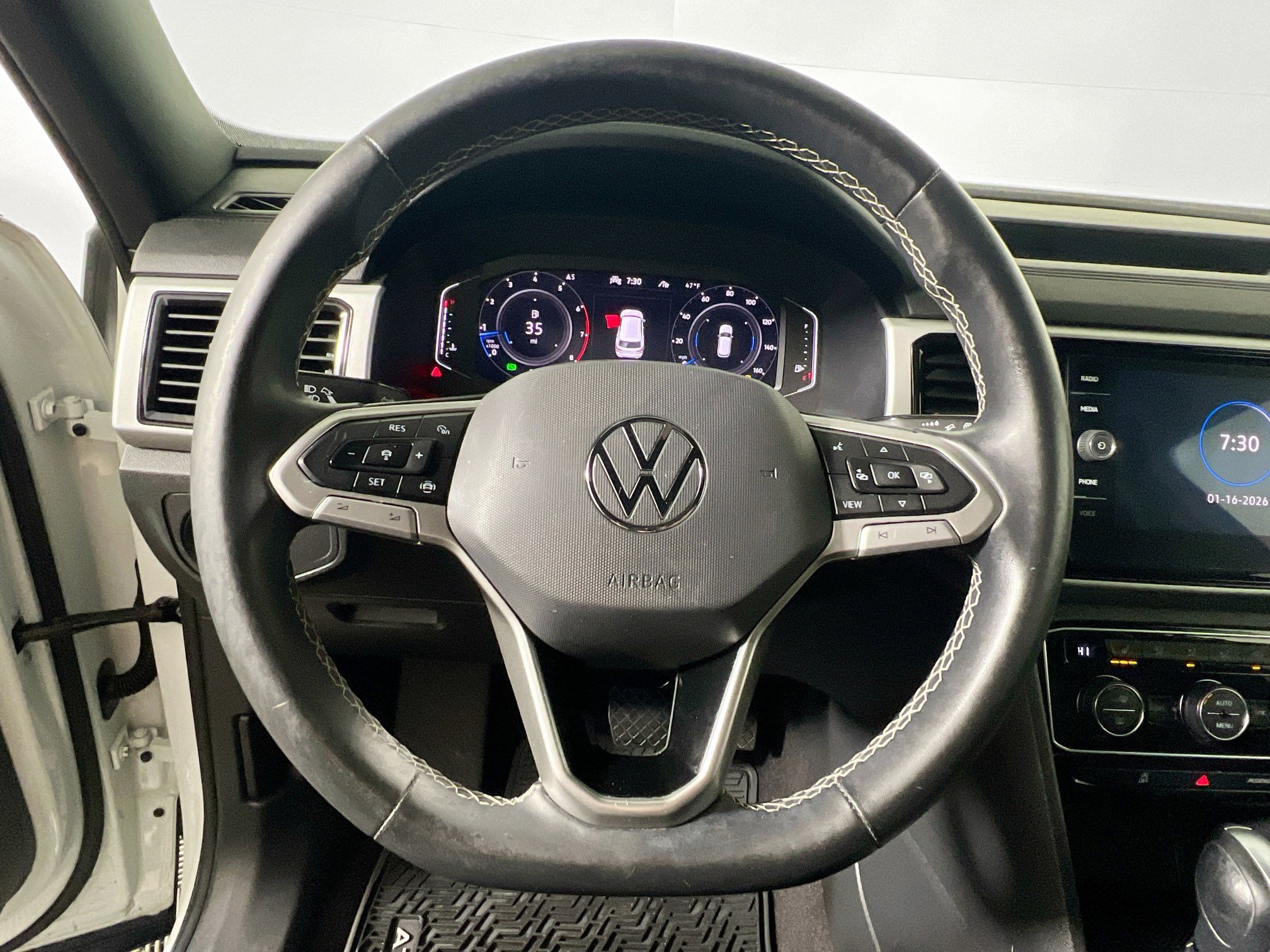 Used 2022 Volkswagen Atlas Cross Sport SE image 17