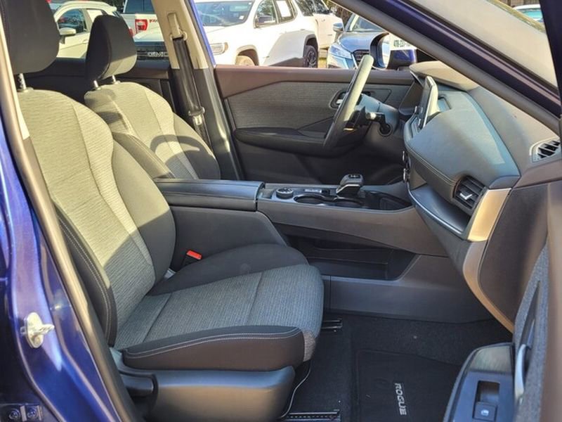 Used 2023 Nissan Rogue SV image 15