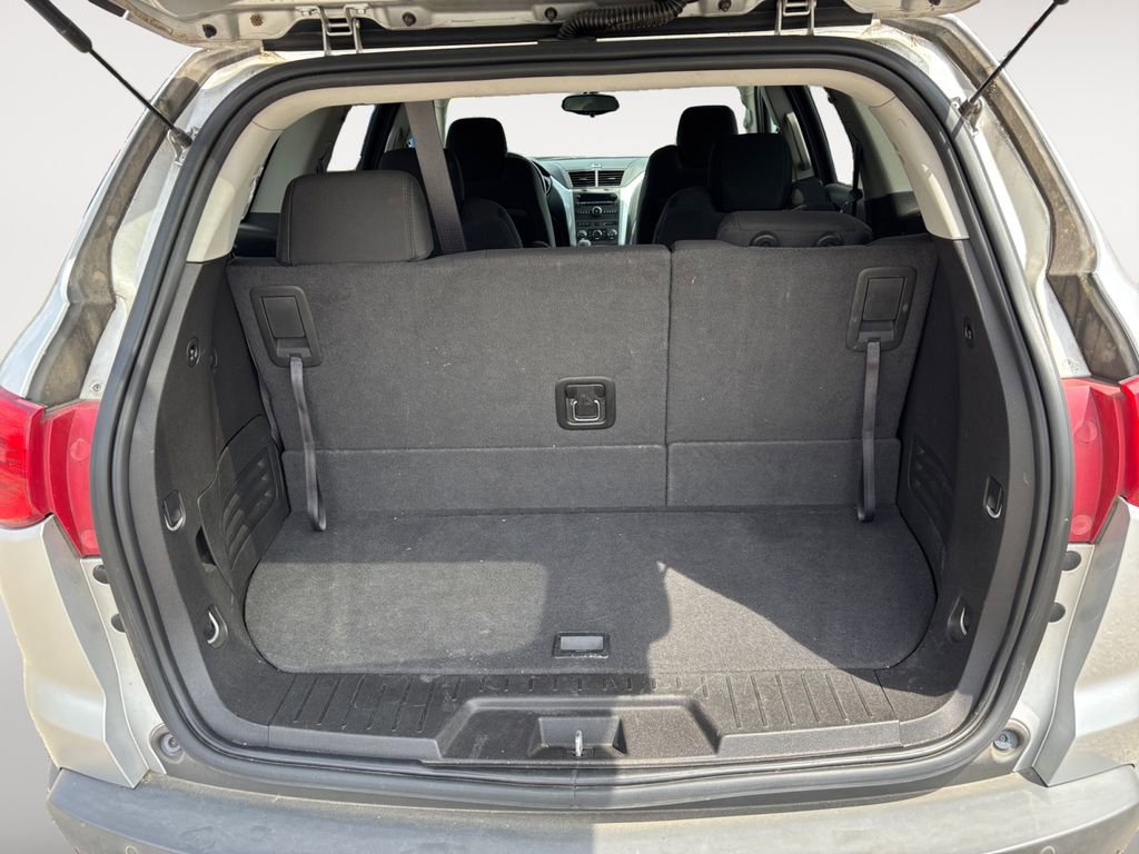 Used 2010 Chevrolet Traverse LT FWD image 5