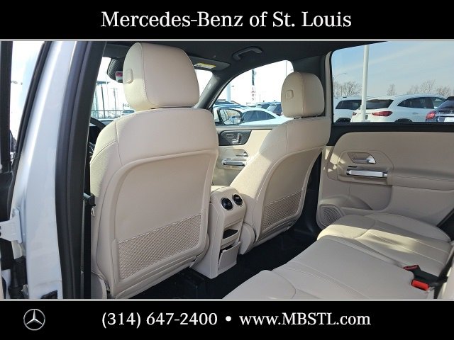 Used 2025 Mercedes-Benz GLB 250 4MATIC image 10