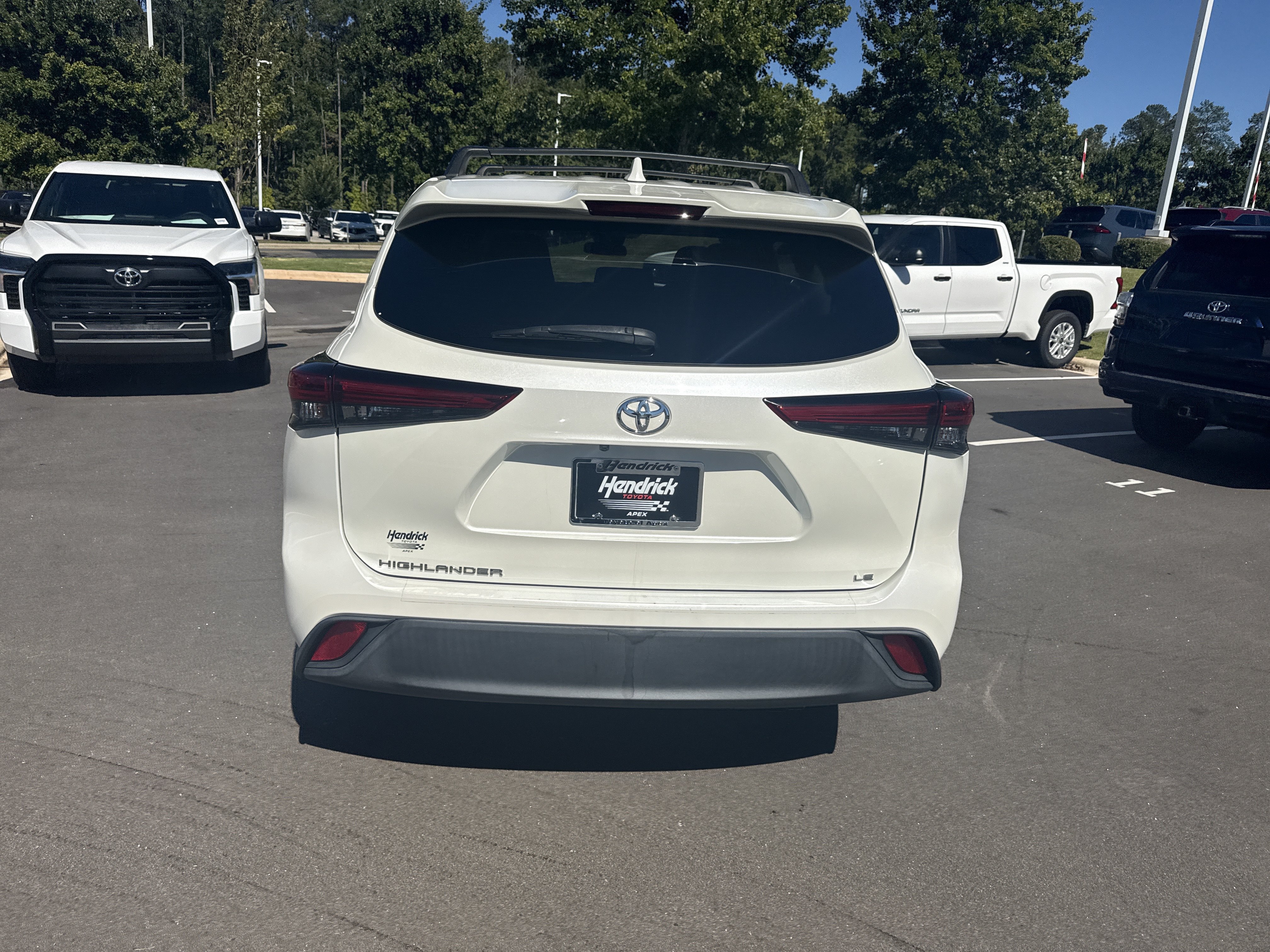 Used 2021 Toyota Highlander LE FWD image 9