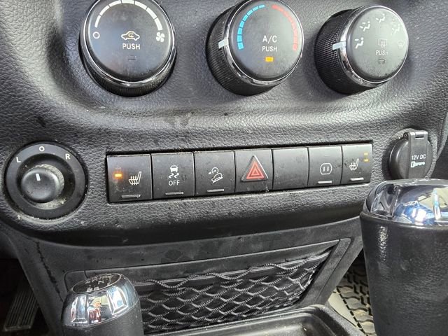 Used 2012 Jeep Wrangler Unlimited Sahara image 16