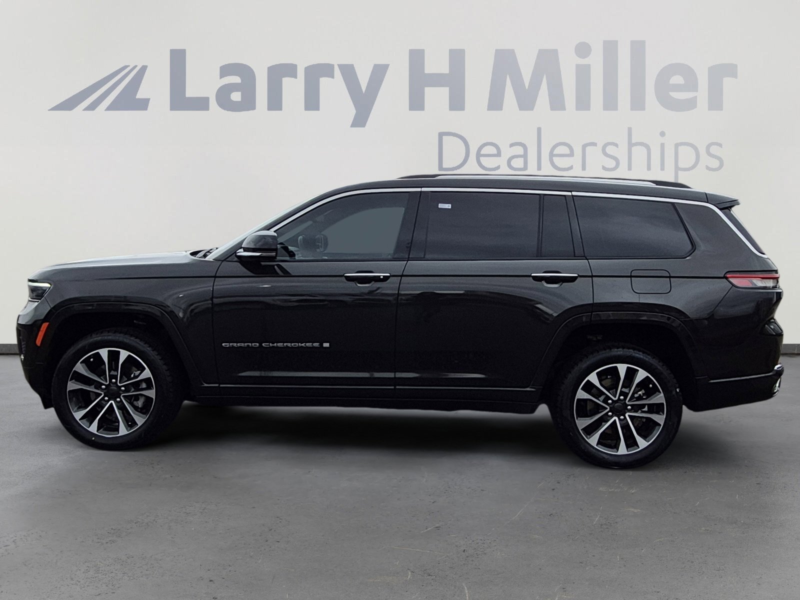 Used 2022 Jeep Grand Cherokee L Overland w/ Luxury Tech Group IV image 2