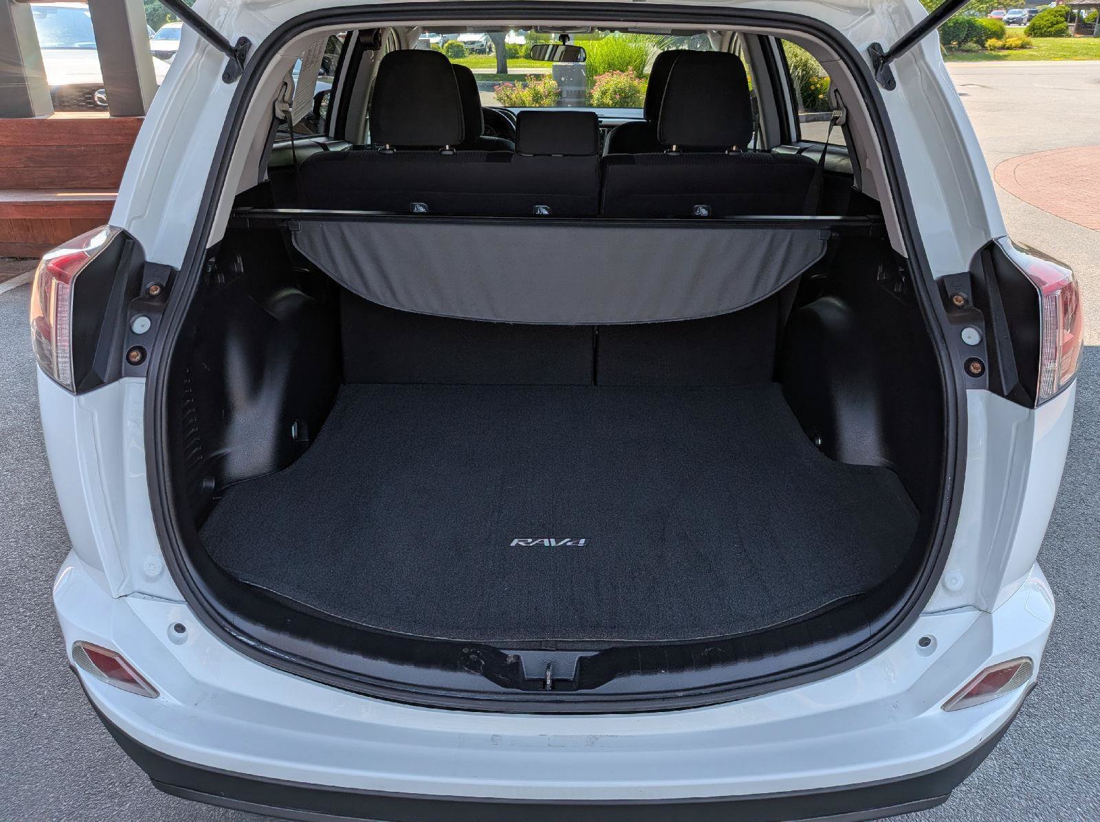 Used 2016 Toyota RAV4 LE AWD/4WD image 11