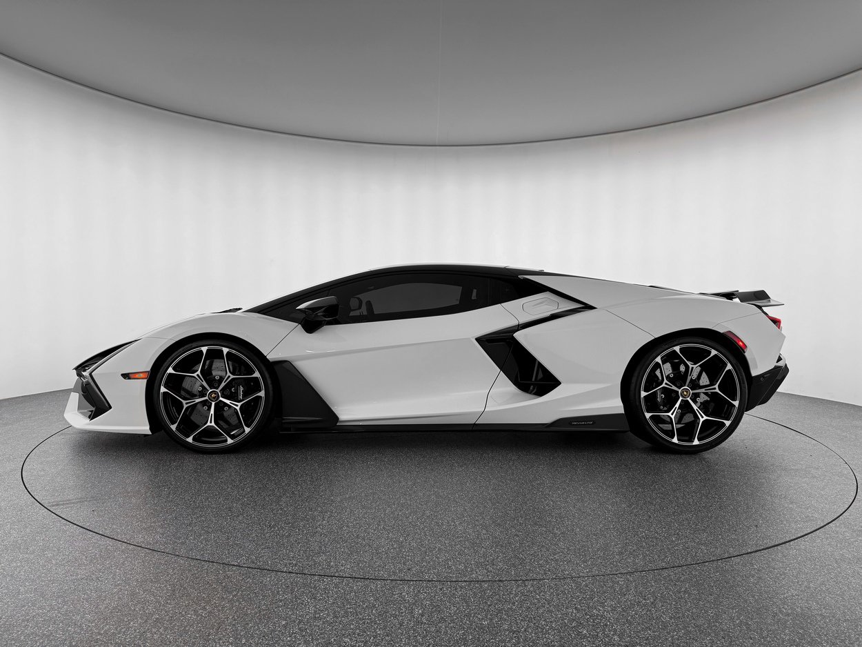 Used 2025 Lamborghini Revuelto image 2