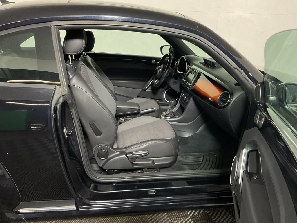 Used 2013 Volkswagen Beetle Turbo FWD image 32