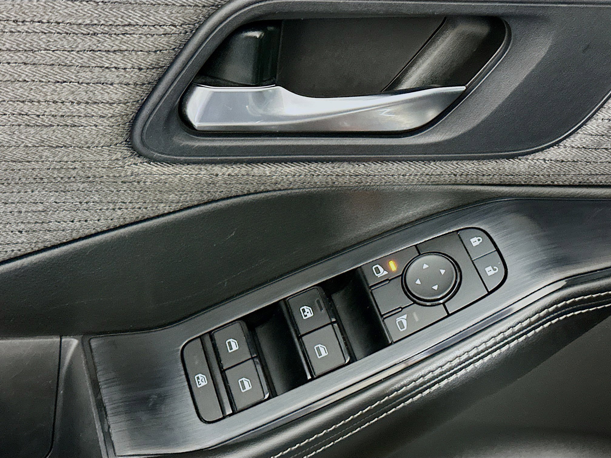 Used 2023 Nissan Rogue SV image 15