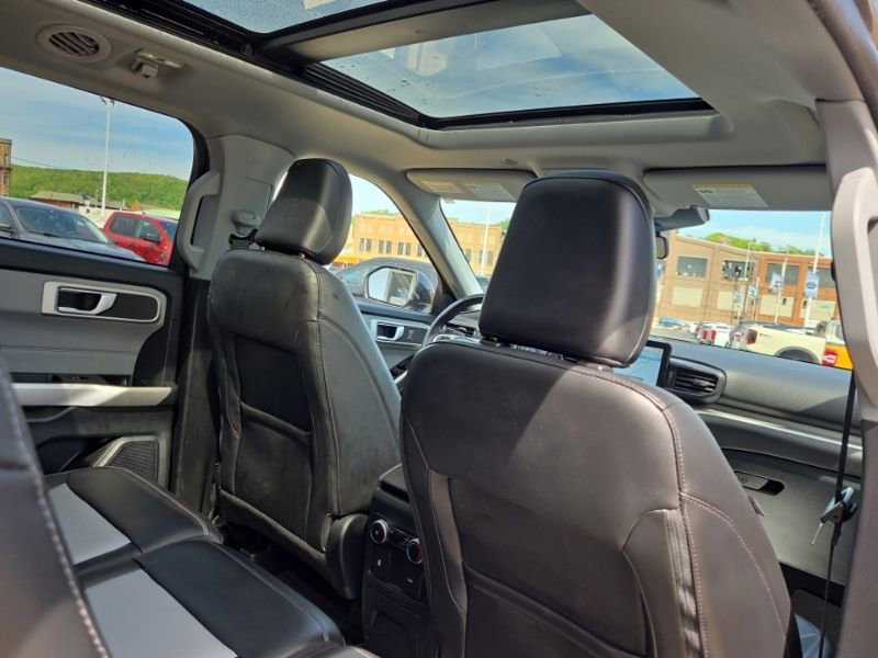 Used 2023 Ford Explorer XLT w/ Equipment Group 202A AWD/4WD image 18