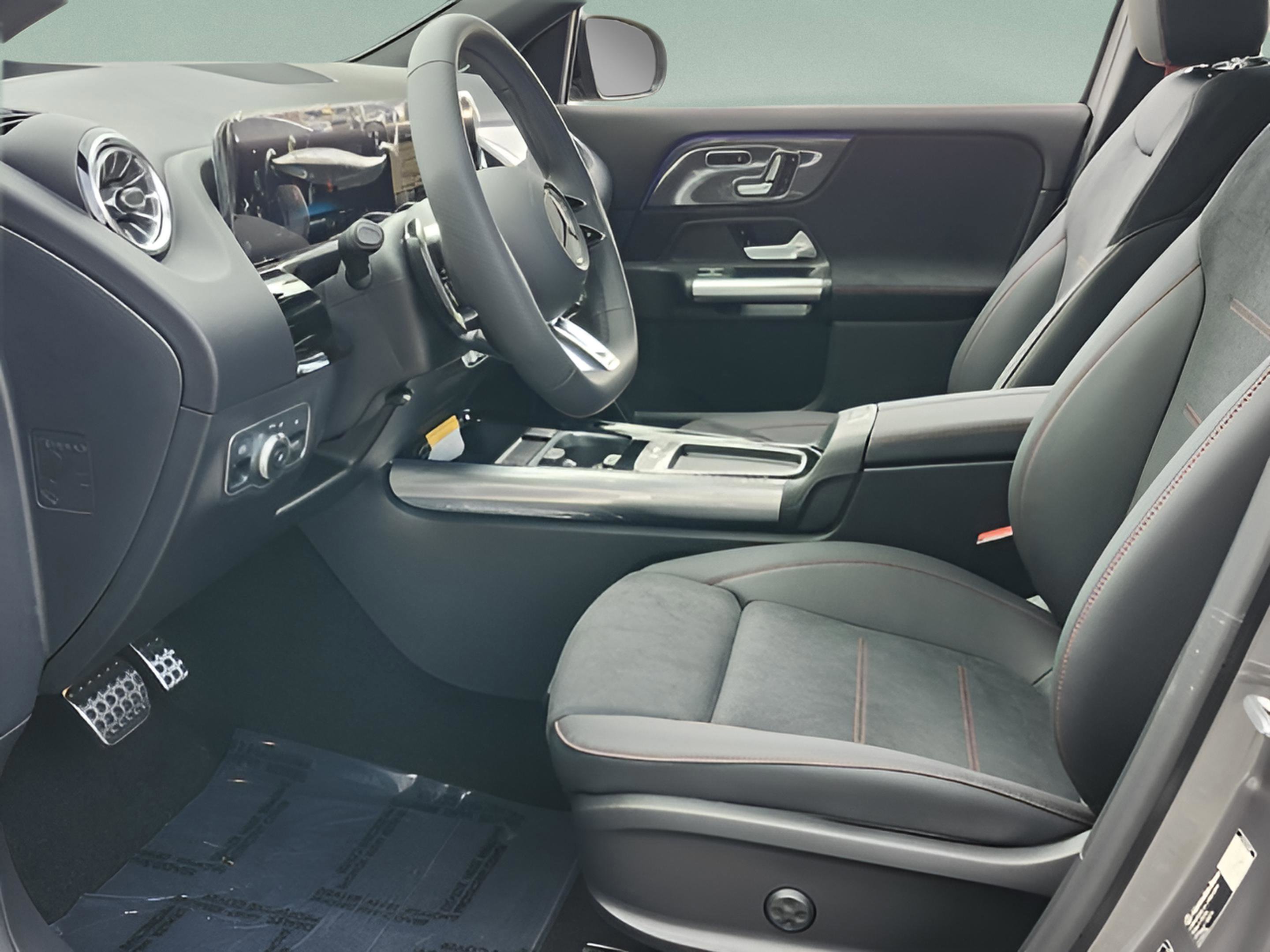 New 2026 Mercedes-Benz GLA 35 AMG 4MATIC image 35