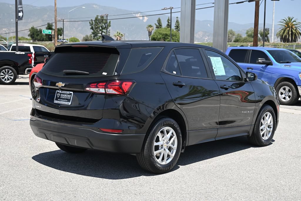 Used 2022 Chevrolet Equinox LS w/ LPO, Cargo Package FWD image 4
