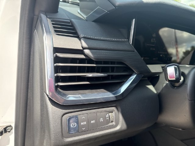 Certified 2025 GMC Acadia Elevation AWD/4WD image 10