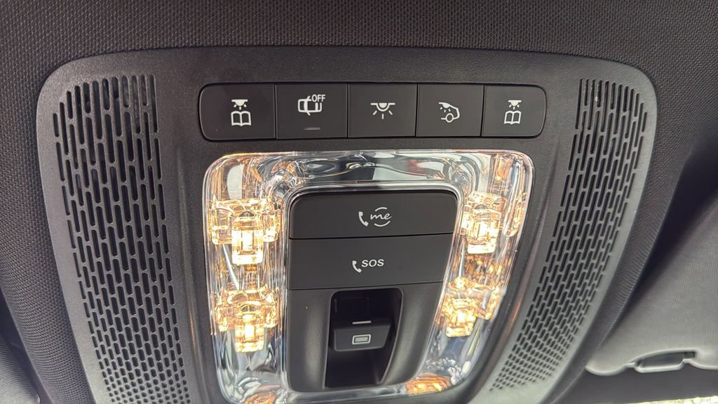 Used 2023 Mercedes-Benz GLB 250 image 32