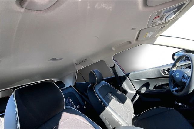 Used 2023 Hyundai Venue Limited image 19