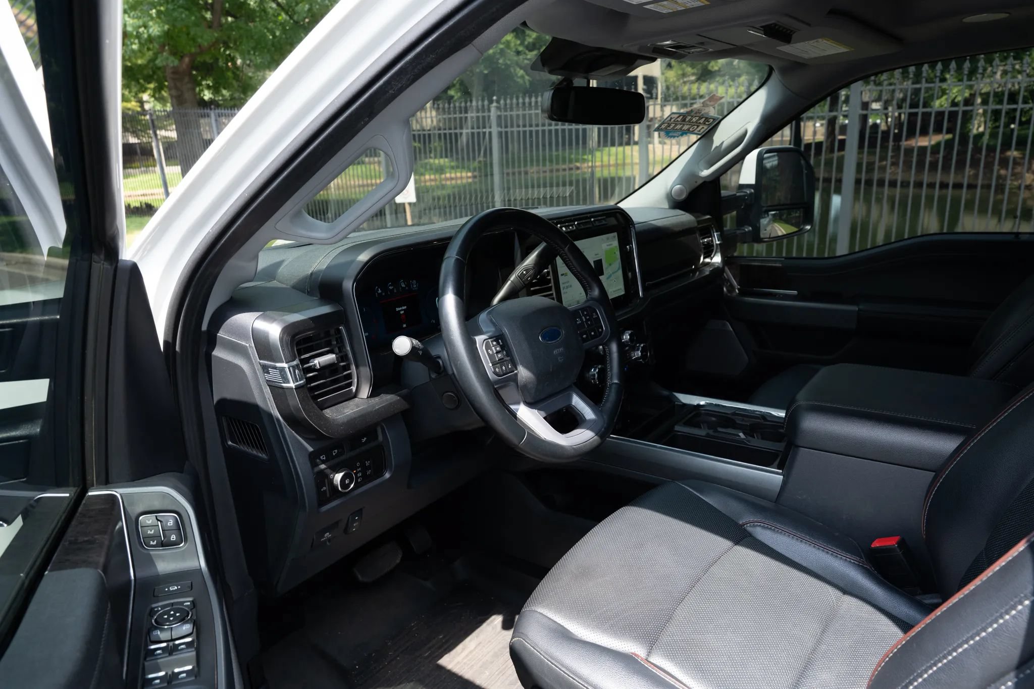 Used 2023 Ford F250 Lariat w/ Lariat Ultimate Package AWD/4WD image 10
