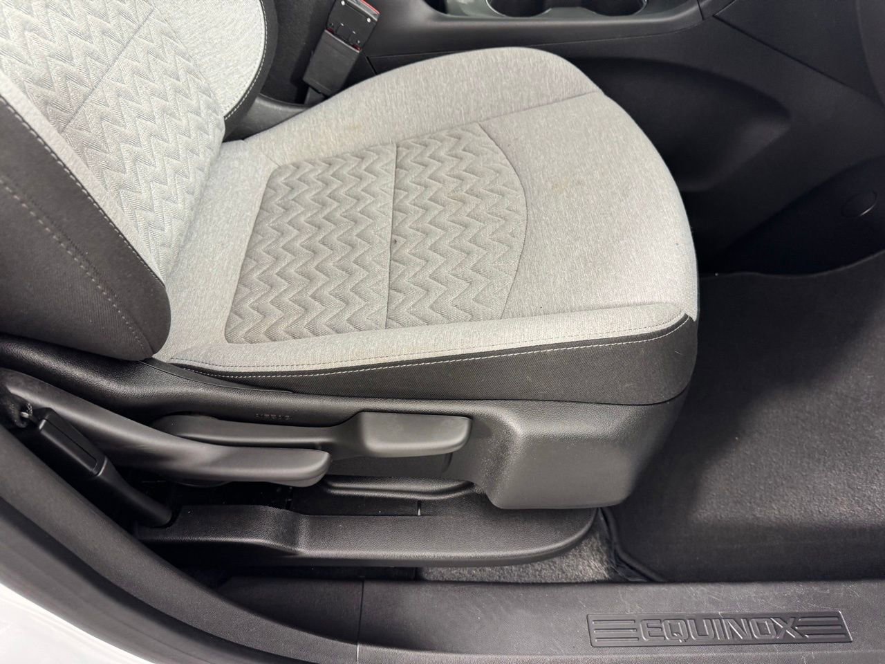 Used 2023 Chevrolet Equinox LT image 32