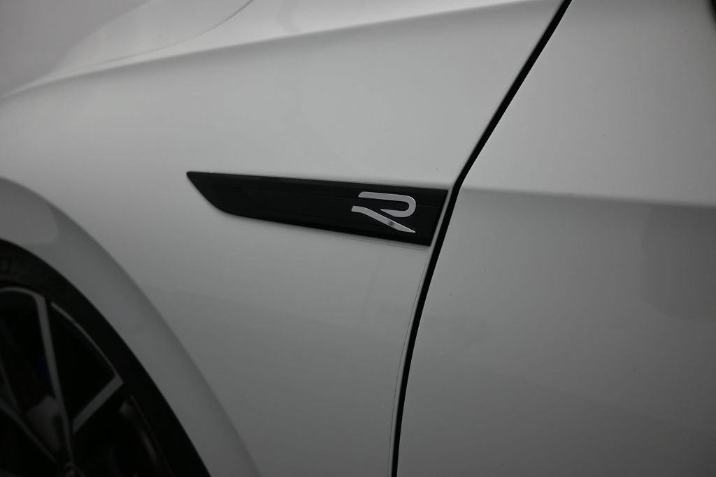 Used 2022 Volkswagen Golf R AWD/4WD image 10